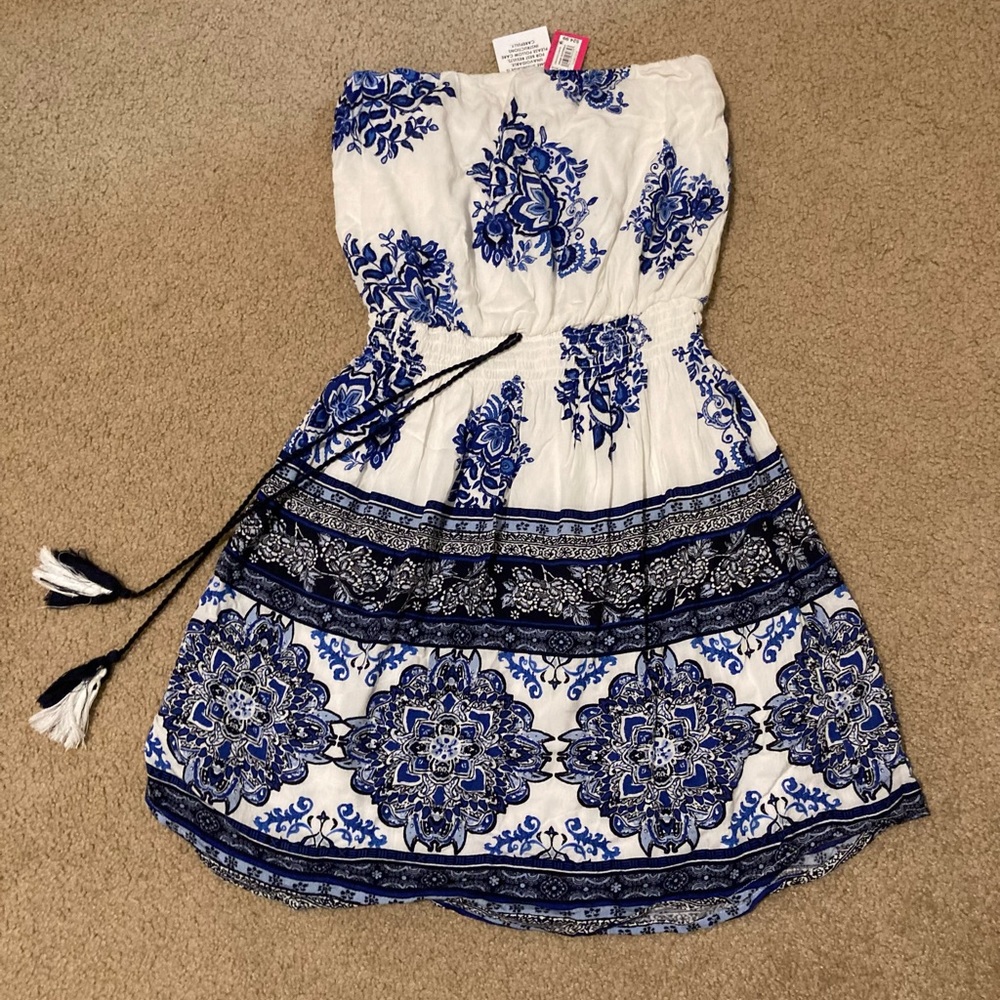 Sleeveless mini dress.